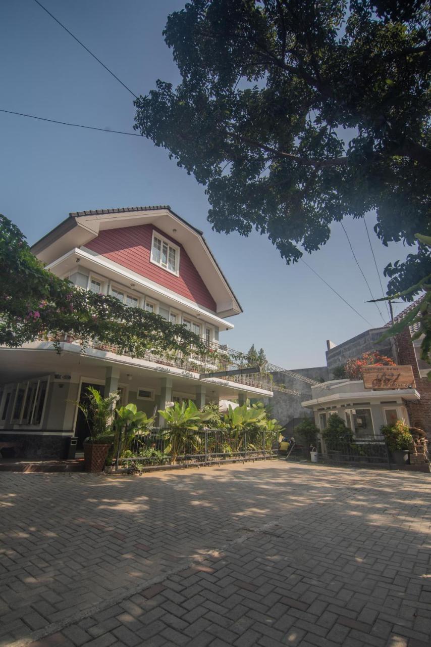 Front One Boutique Baluran Malang Hotel Kültér fotó
